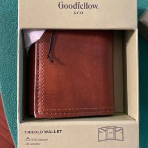 NEW! Mens wallet from Target